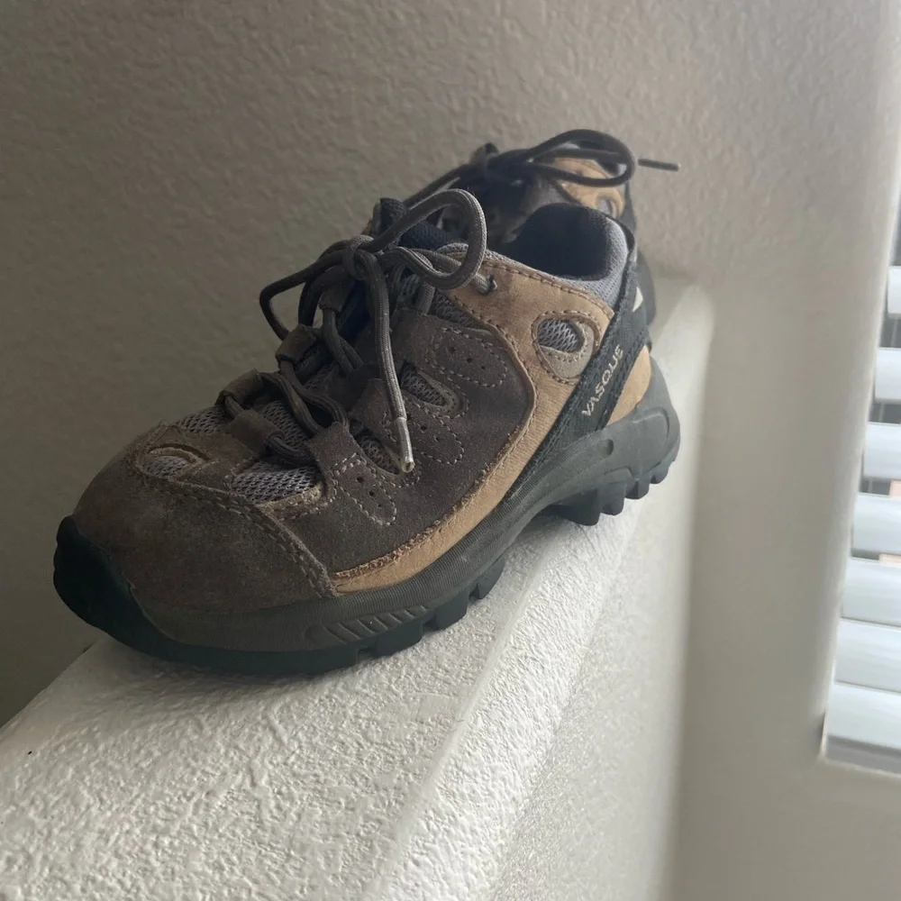 Vasque leather kids low top hiking boots, for girls or boys